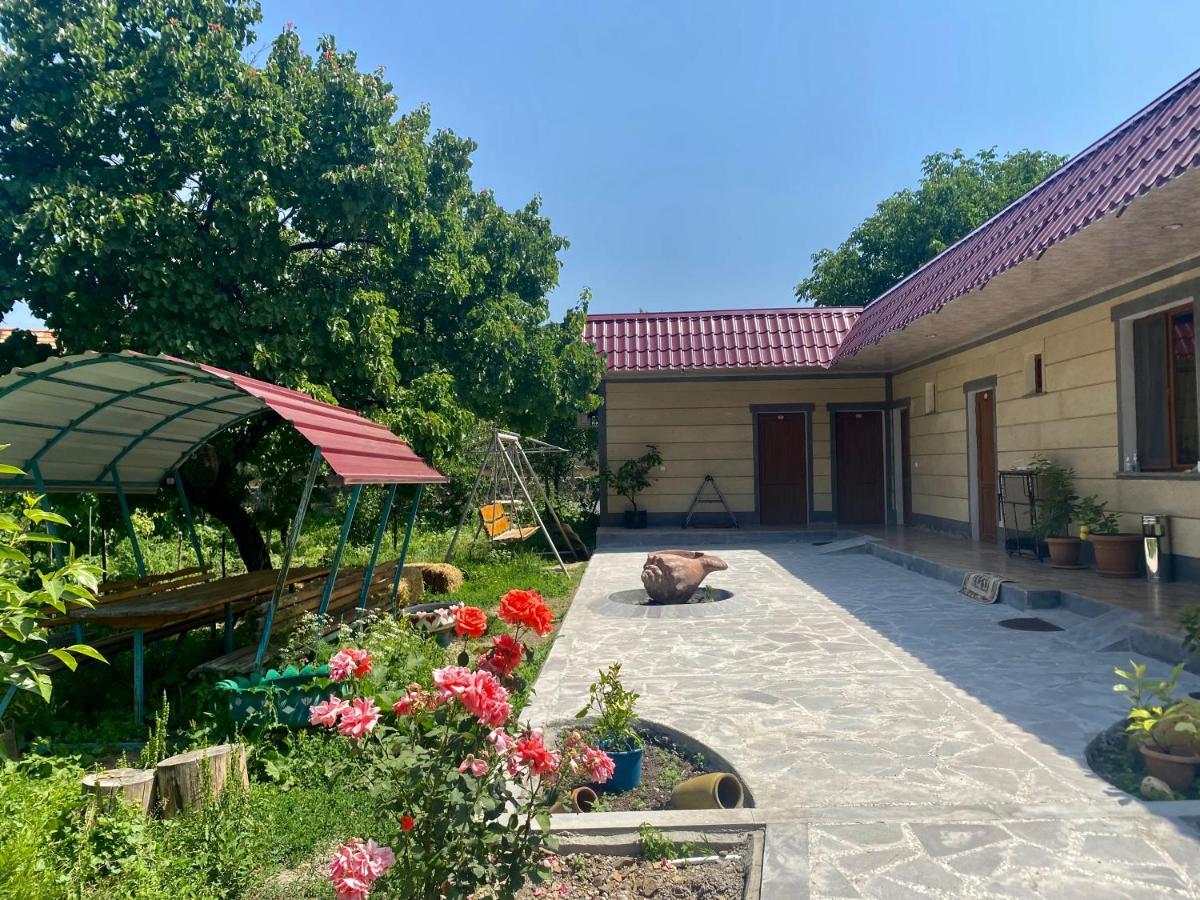 Aghasu Tun B&B Odzun Bagian luar foto