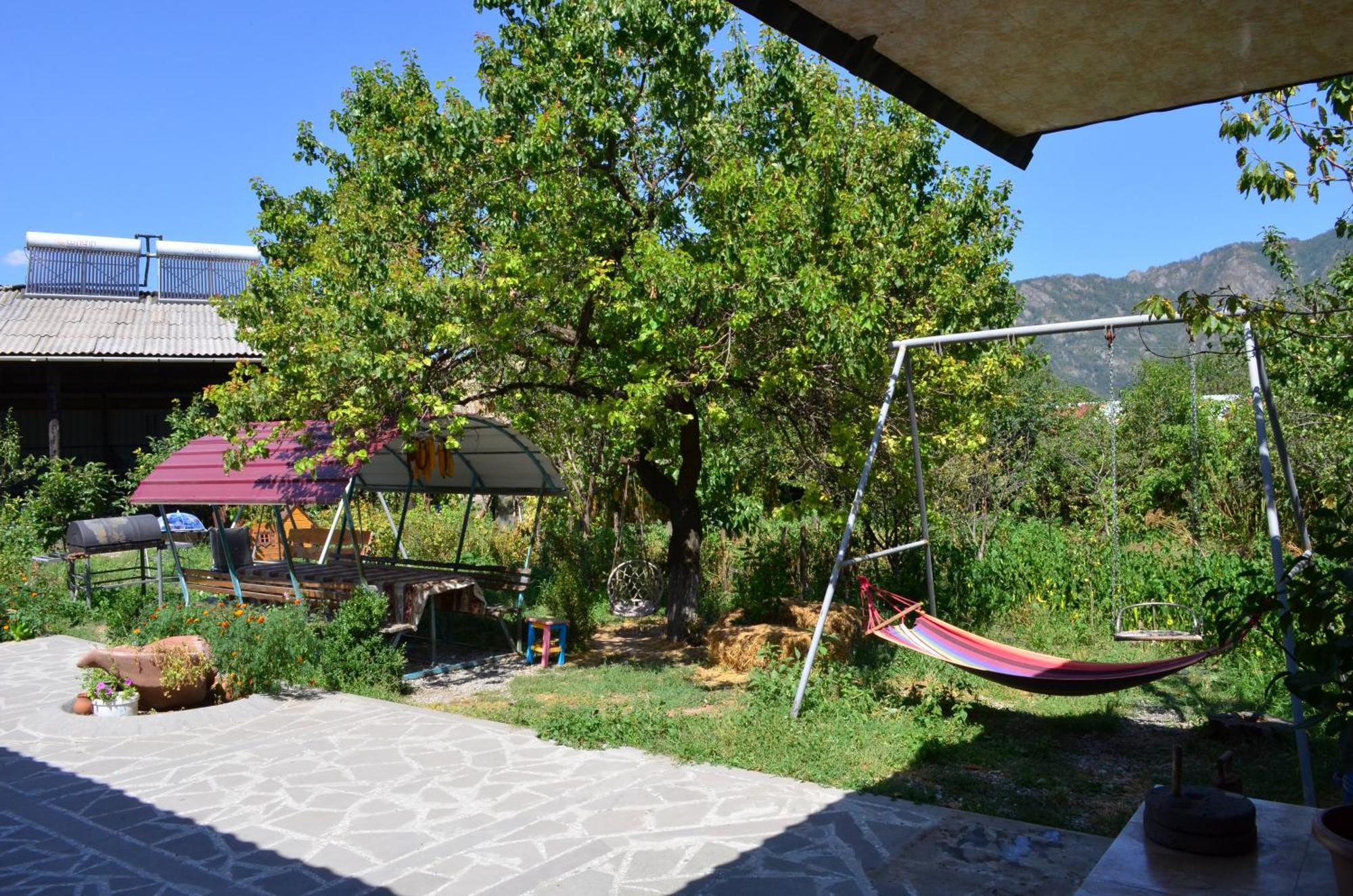 Aghasu Tun B&B Odzun Bagian luar foto